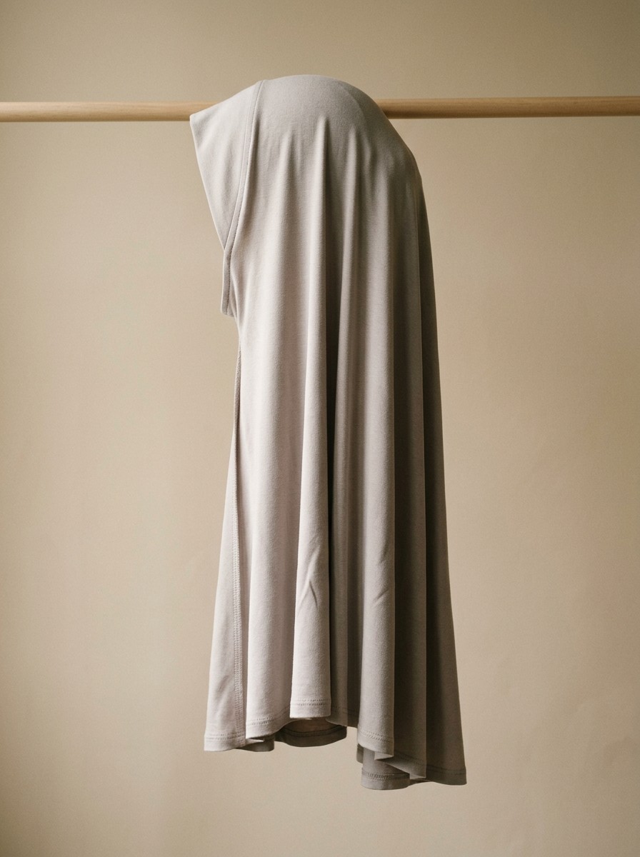 Bergo Rapi Jersey warna Kabut tergantung.